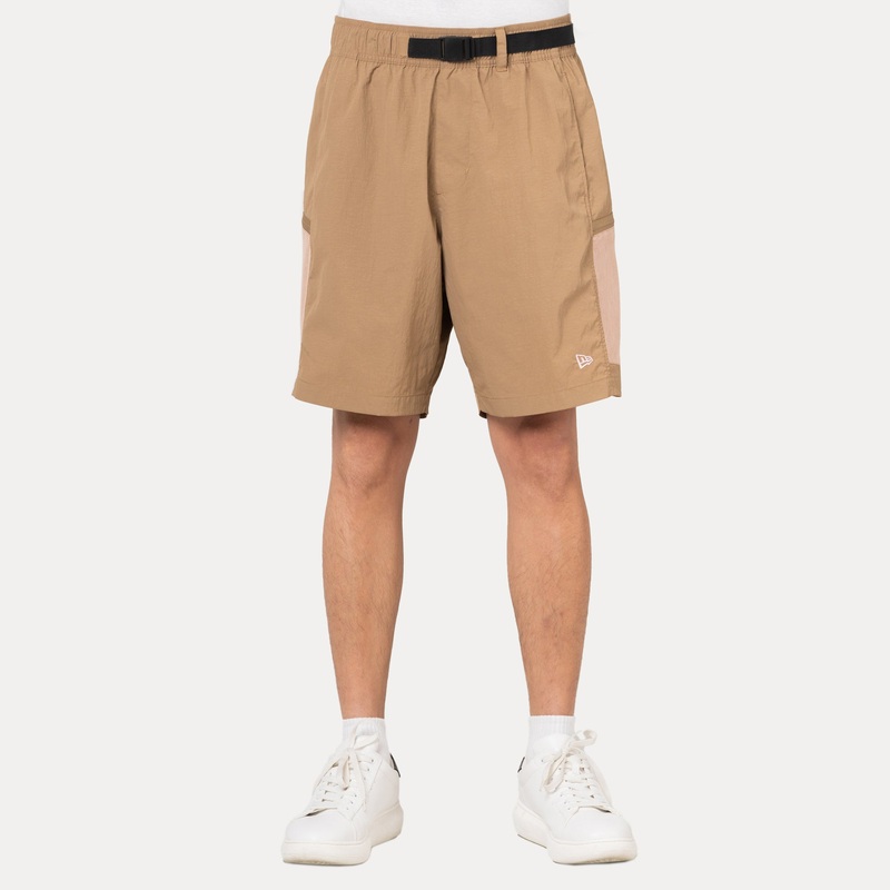 NEW ERA OUTDOOR NATURAL LOGO KHAKI UTILITY SHORTS