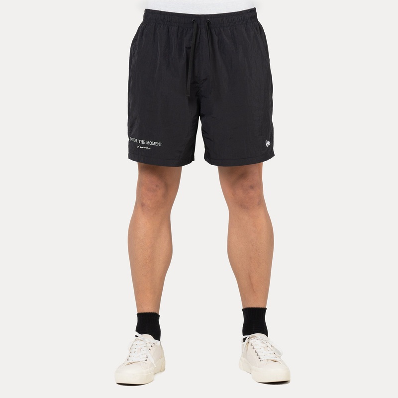 NEW ERA SAVOR THE MOMENT – SEA BREEZE BLACK WOVEN SHORTS