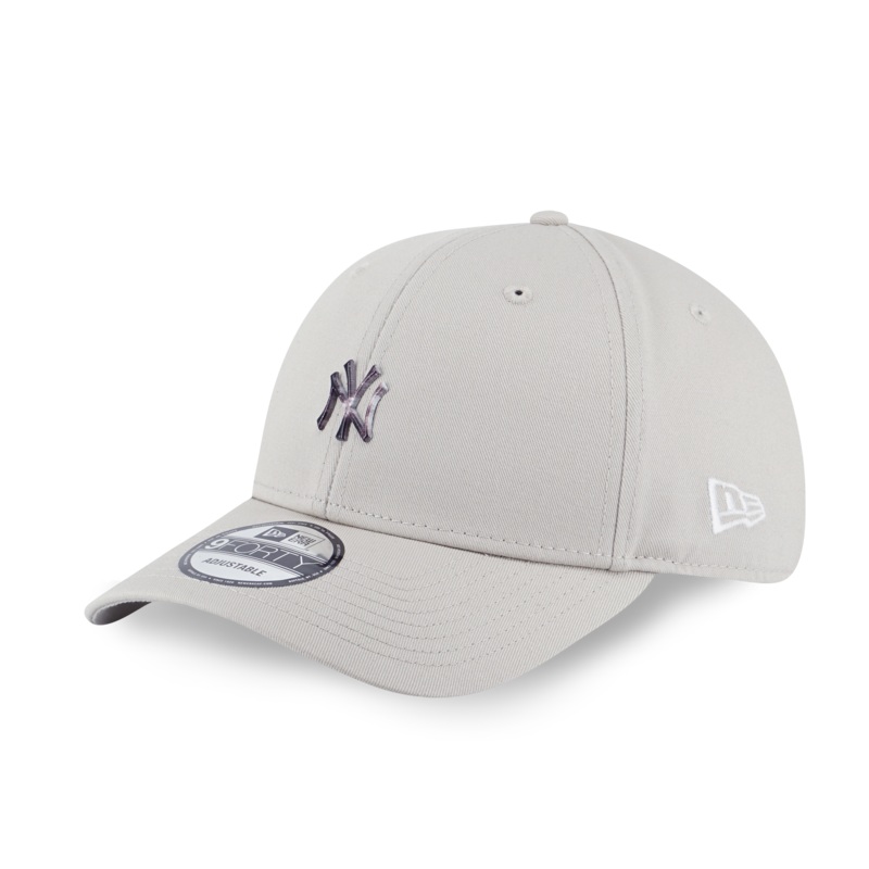 NEW YORK YANKEES COMIC SPACE – METAL BADGE STONE 9FORTY CAP
