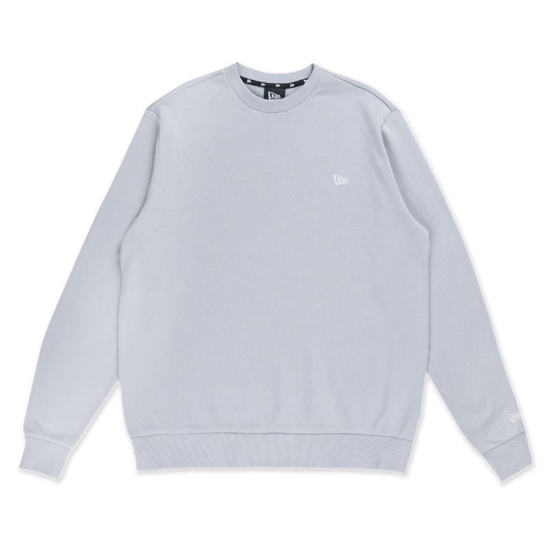 NEW ERA TIMELESS MINIMAL FLAG GREY CREW NECK SWEATSHIRT