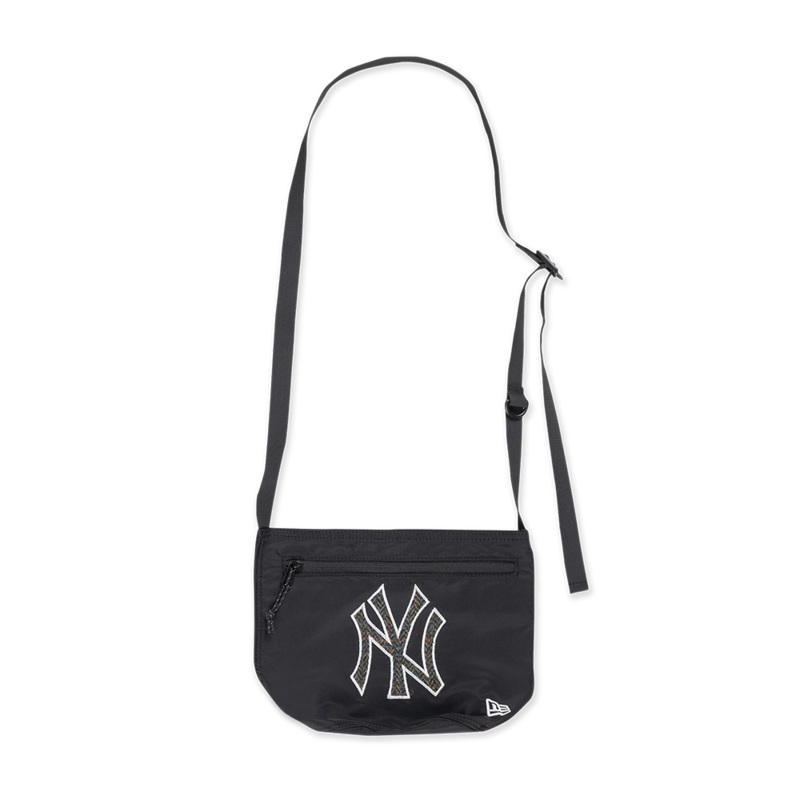 NEW YORK YANKEES HARRIS TWEED BLACK DRAWSTRING SHOULDER BAG