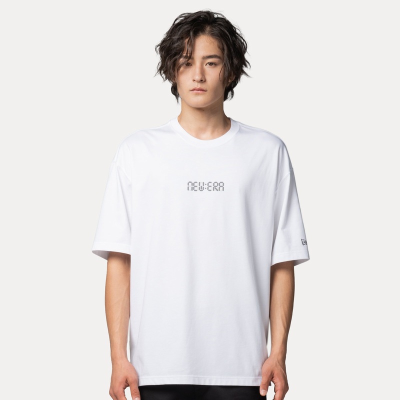NEW ERA CITY SPORT WHITE OVERSIZED SHORT SLEEVE T-SHIRT