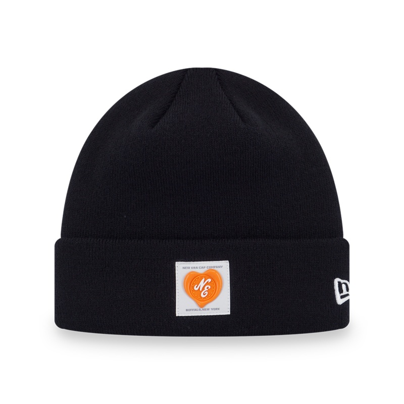 NEW ERA VALENTINE’S DAY BLACK 4 CUFF BEANIE