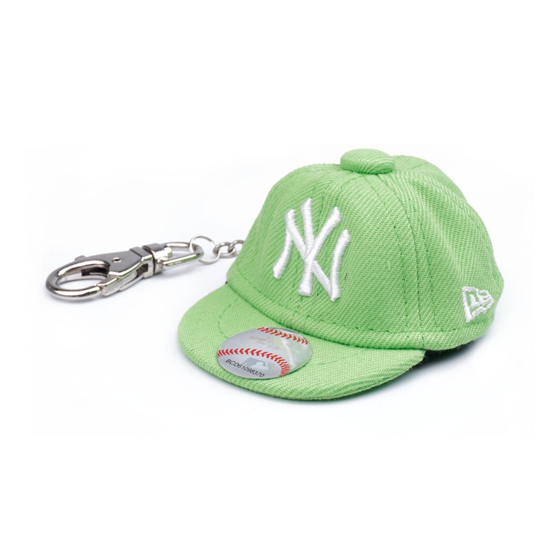 NEW ERA BRIGHT GREEN KEY CHAIN