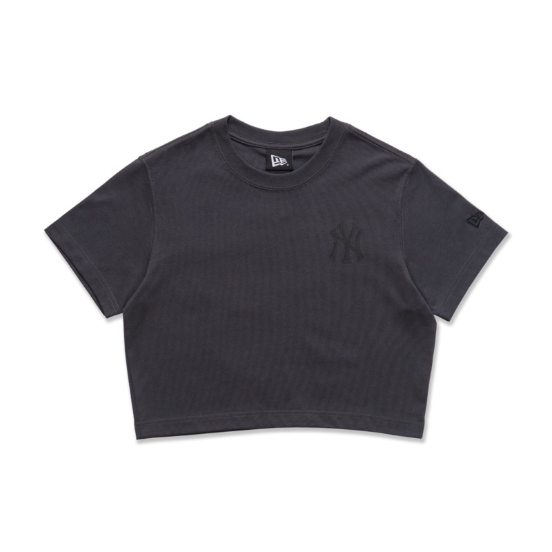 NEW YORK YANKEES MLB WOMEN GRAPHITE SHORT SLEEVE CROP TEE