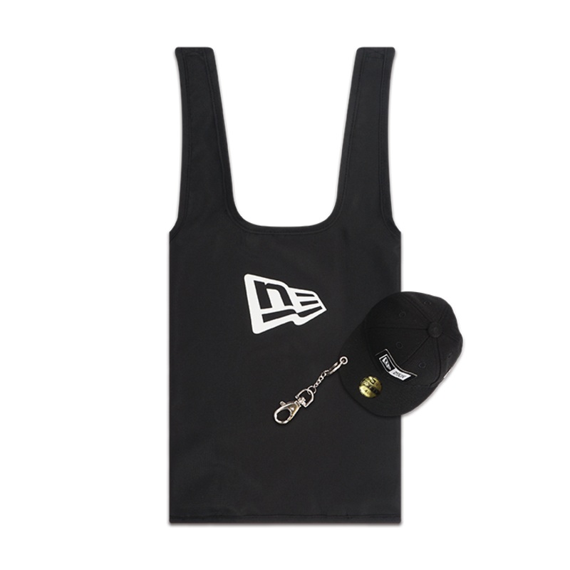 NEW ERA BLACK CAP POUCH ACCESSORY WITH FOLDABLE RECYCLE BAG