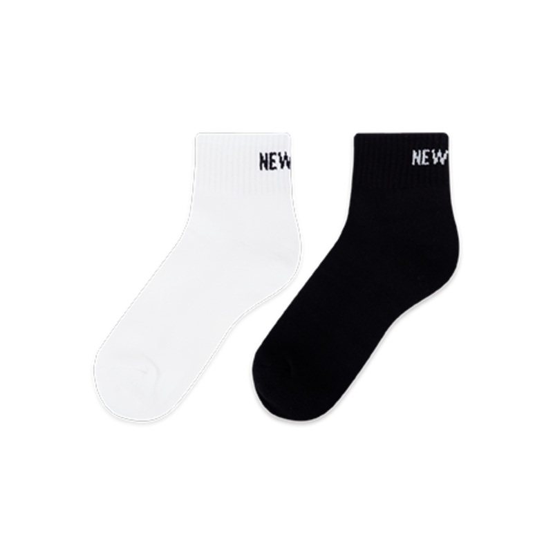 NEW ERA 2 PACK BLACK AND WHITE SOCKS
