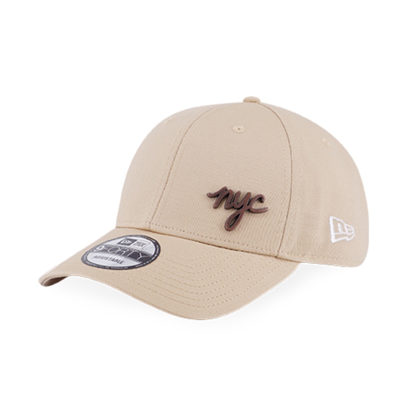 NEW ERA NYC METAL BADGE OAT MILK 9FORTY CAP