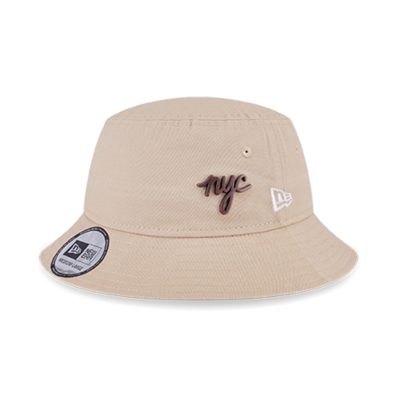 NEW ERA NYC METAL BADGE OAT MILK BUCKET 01