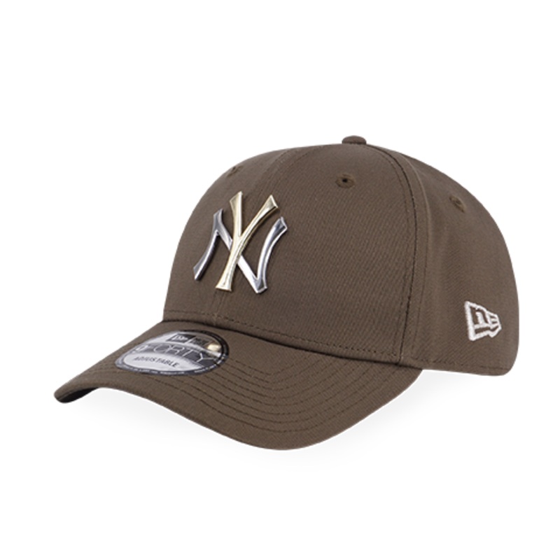NEW YORK YANKEES METALLISM 2-TONE METAL BADGE MOSS 9FORTY CAP
