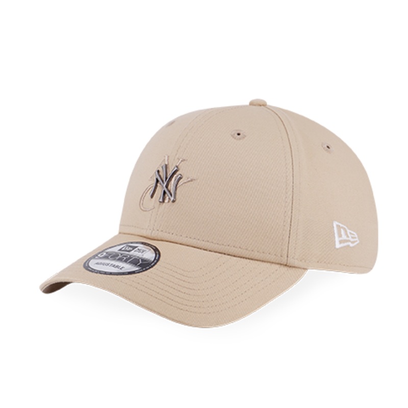NEW YORK YANKEES MINI ROUGH METAL BADGE OAT MILK 9FORTY CAP
