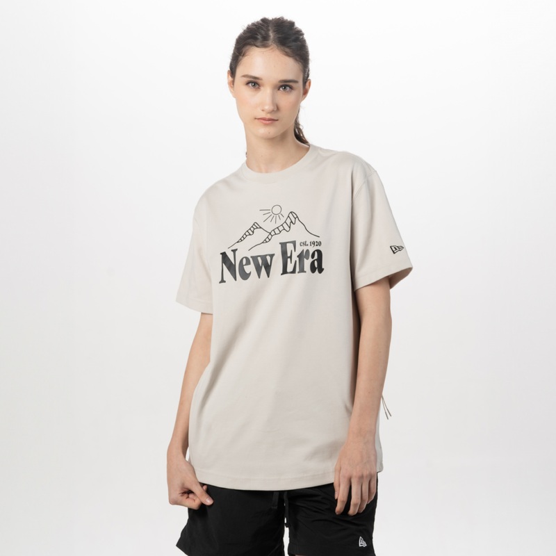 NEW ERA MOUNTAIN LOGO STONE PERFORMANCE SHORT SLEEVE T-SHIRT