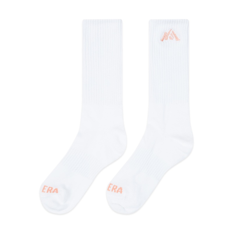 NEW ERA MOUNTAIN LOGO 2 PACK BLACK AND WHITE SOCKS