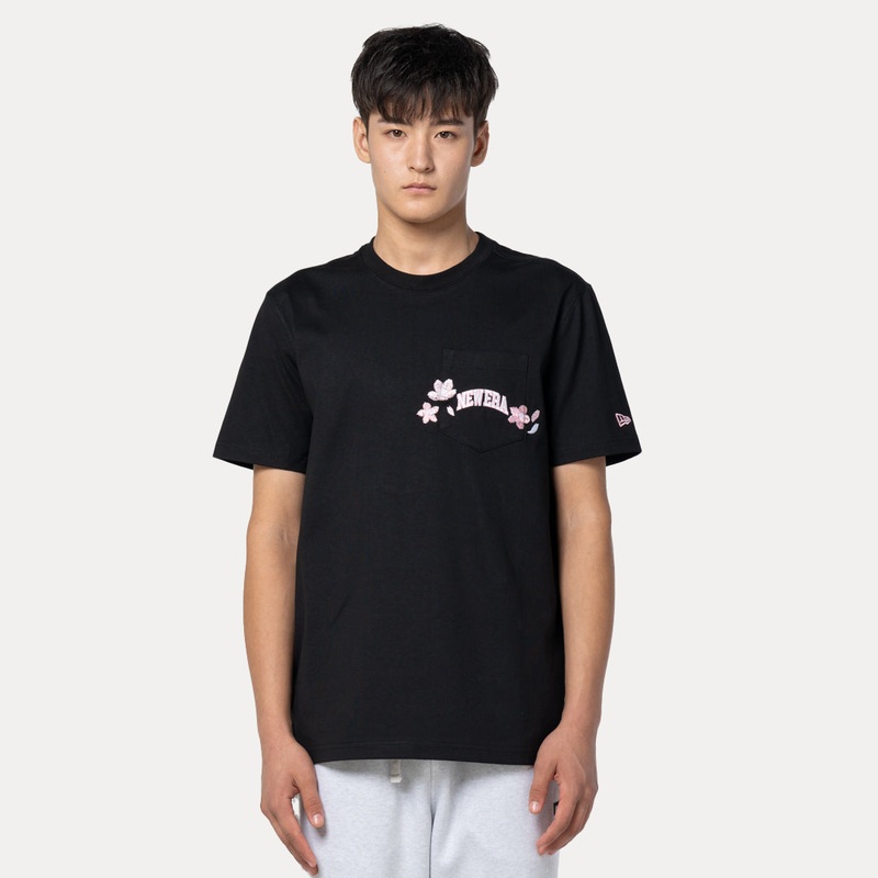 NEW ERA SAKURA BLACK REGULAR SHORT SLEEVE T-SHIRT