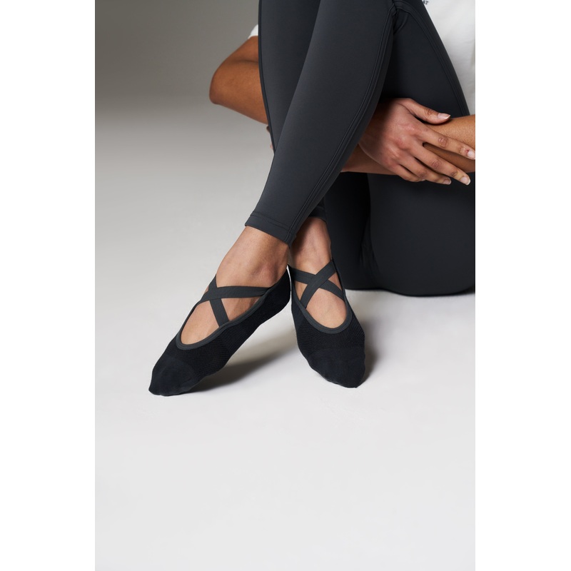 EMBLEM BARRE GRIP SOCKS – MIDNIGHT GREY