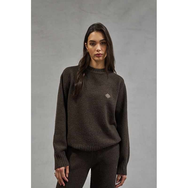 FLUFFY KNIT EMBLEM EMBROIDERED CREW – BROWN
