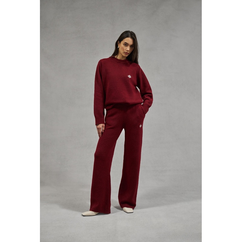 FLUFFY KNIT EMBLEM EMBROIDERED CREW – BURGUNDY