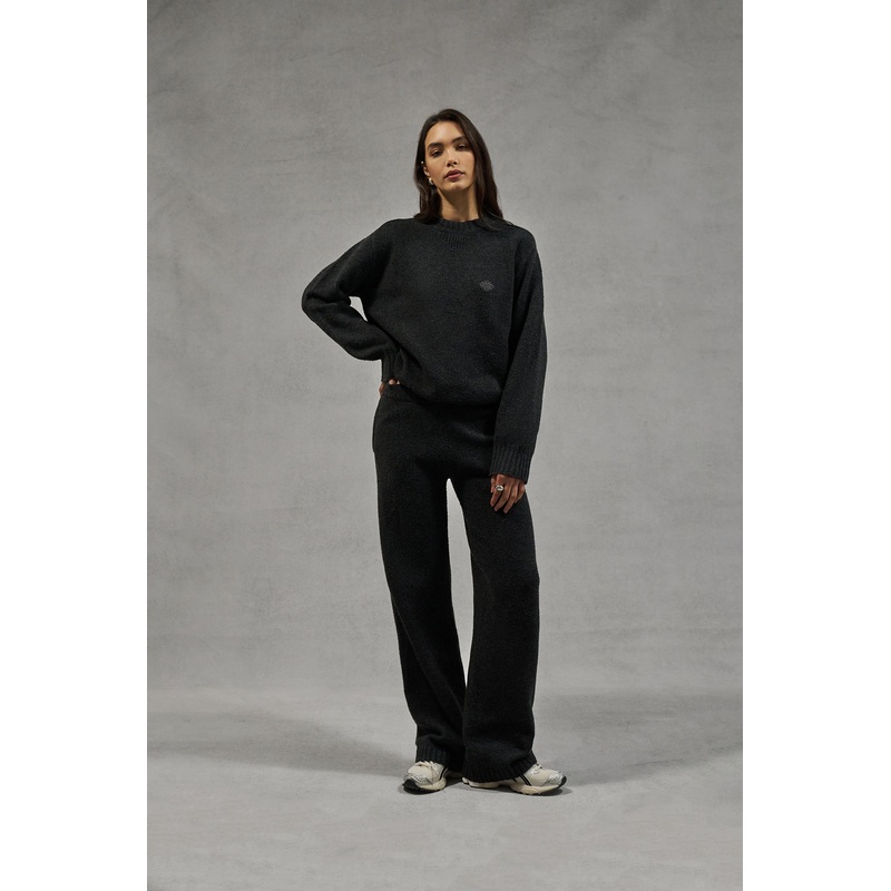 FLUFFY KNIT EMBLEM EMBROIDERED CREW – CHARCOAL