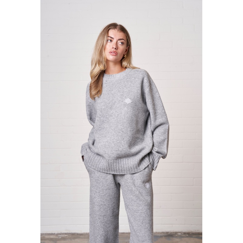 FLUFFY KNIT EMBLEM EMBROIDERED CREW – GREY MARL