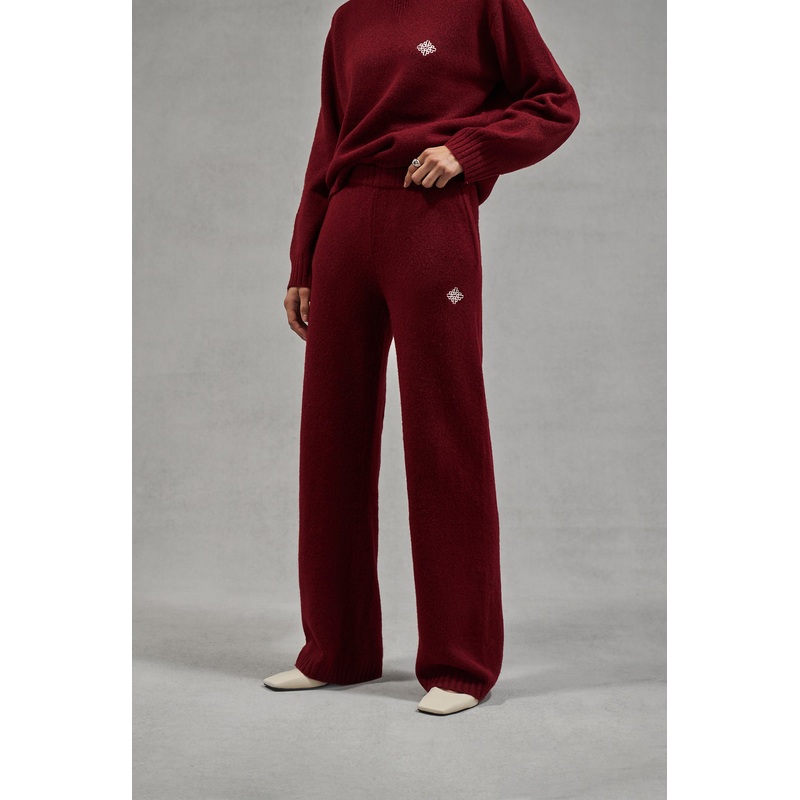FLUFFY KNIT EMBLEM EMBROIDERED JOGGER – BURGUNDY