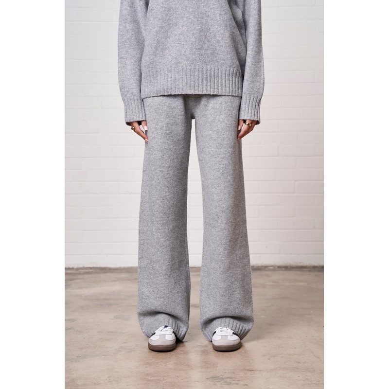 FLUFFY KNIT EMBLEM EMBROIDERED JOGGER – GREY MARL