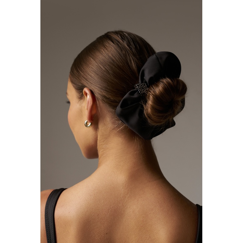 METAL EMBLEM SCRUNCHIE – BLACK