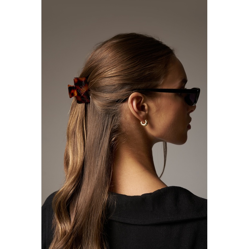 TORTOISESHELL MINI EMBLEM CLAW CLIP – BROWN