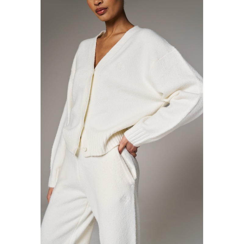 FLUFFY KNIT EMBLEM CARDIGAN – OFF-WHITE