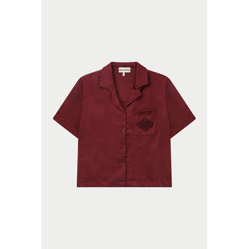 SATIN SHORT SLEEVE EMBLEM SHIRT – BURGUNDY