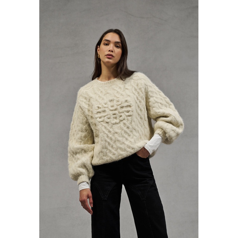 FLUFFY CABLE KNIT EMBLEM JUMPER – BEIGE