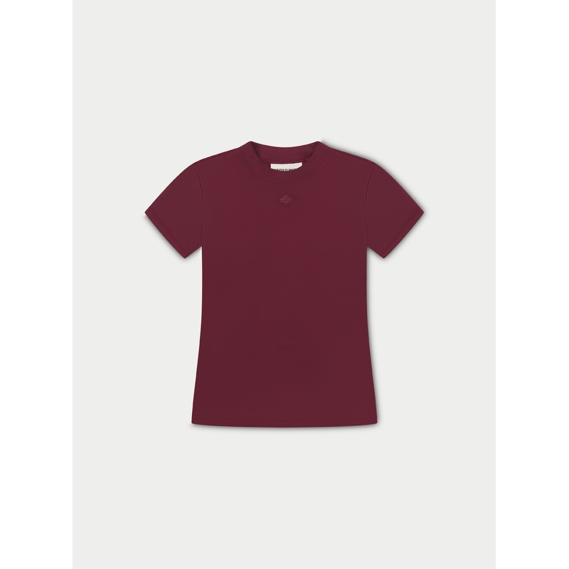 SCULPTING STRETCH EMBLEM BABY TEE – BURGUNDY