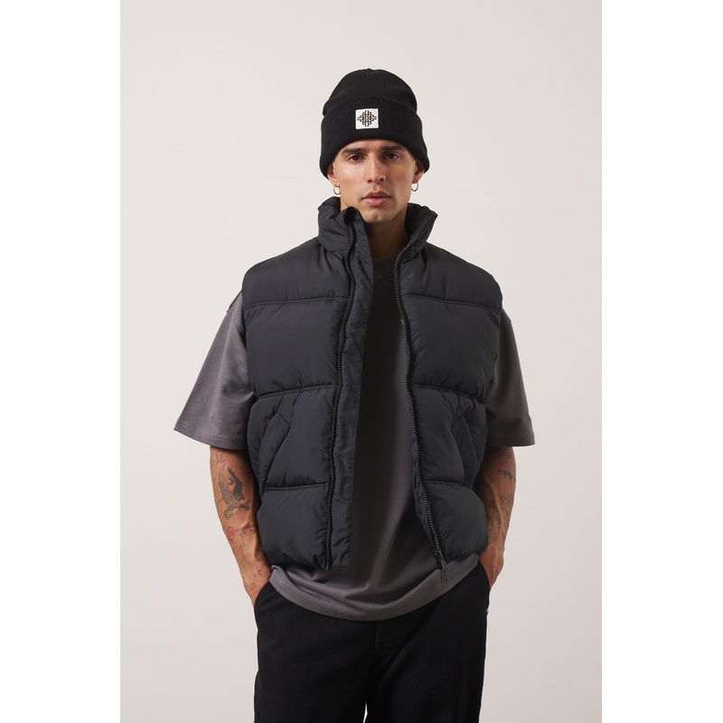 ESSENTIALS MATTE GILET – BLACK