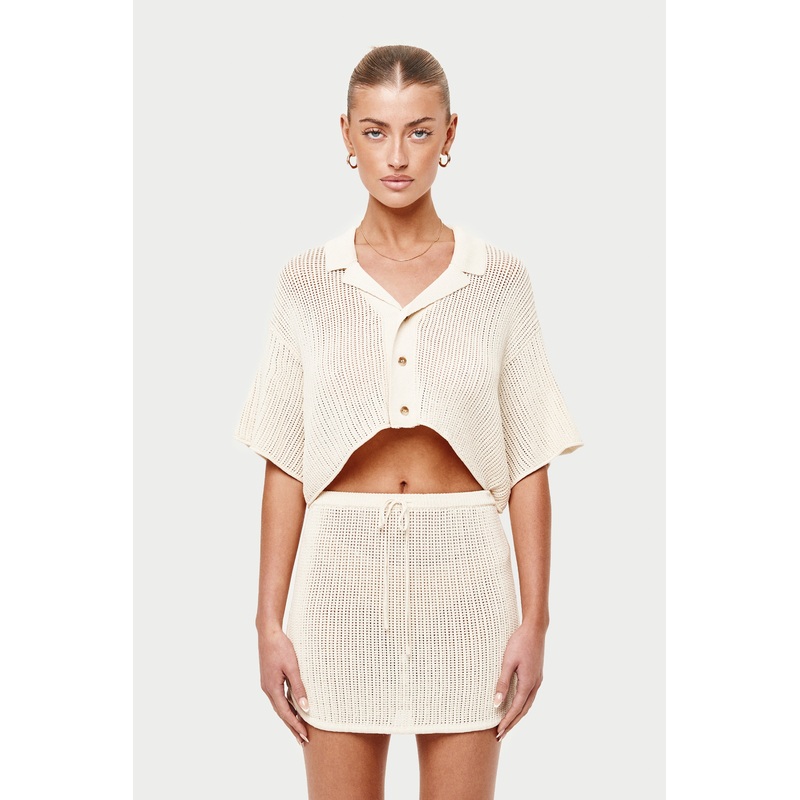 KNITTED CROPPED RESORT SHIRT – OFF WHITE