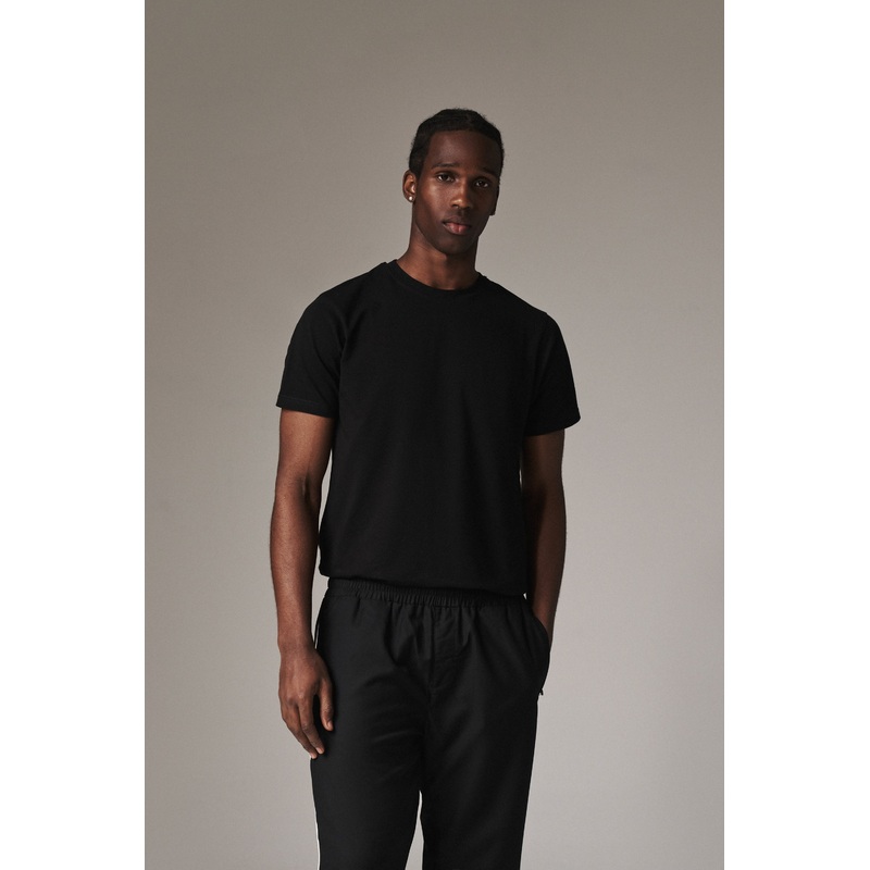 UNBRANDED SLIM T-SHIRT – BLACK