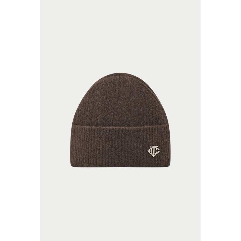 FLUFFY KNIT MONOGRAM PIN BADGE BEANIE – BROWN