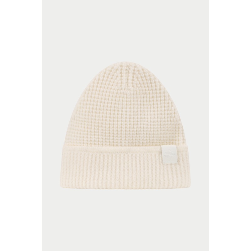 WAFFLE KNIT EMBLEM BEANIE – WHITE