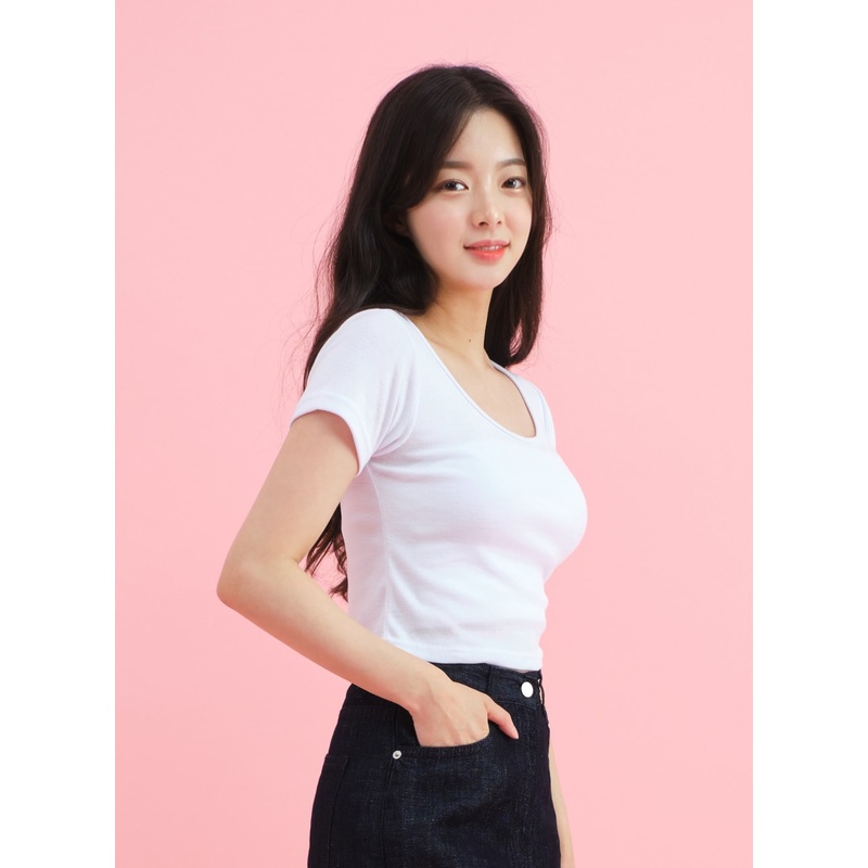 Deep Round Neck Basic Crop T-Shirt BU5