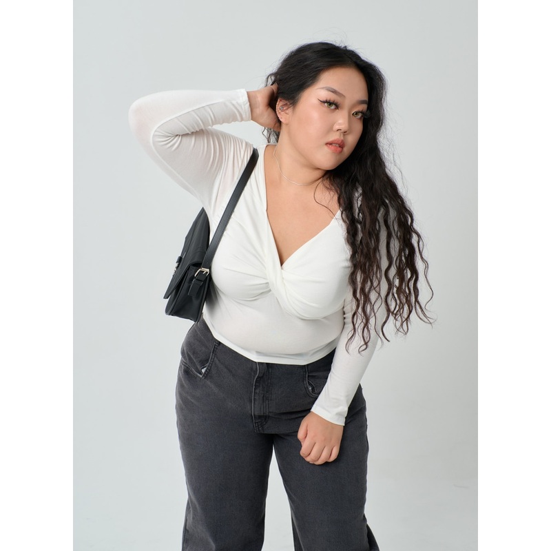 Plus V-Neck Twisted Bust T-Shirt IN16