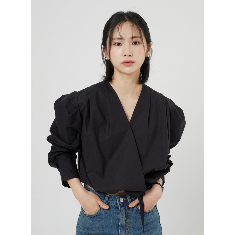 V-Neck Cropped Blouse OM303|Beige|Black|One Size