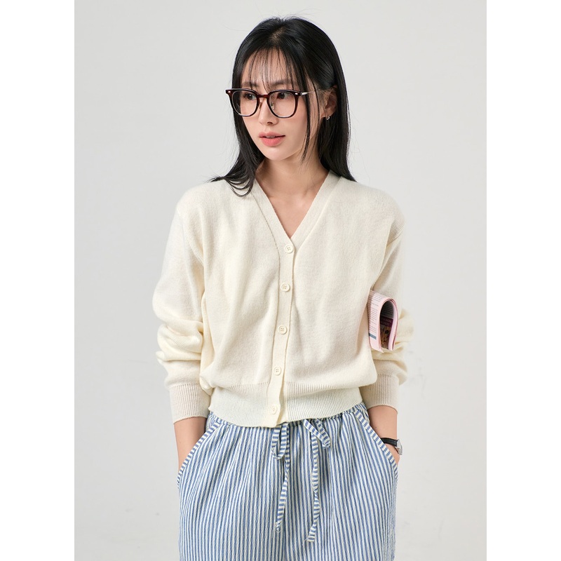 Solid V-Neck Buttoned Cardigan OF406