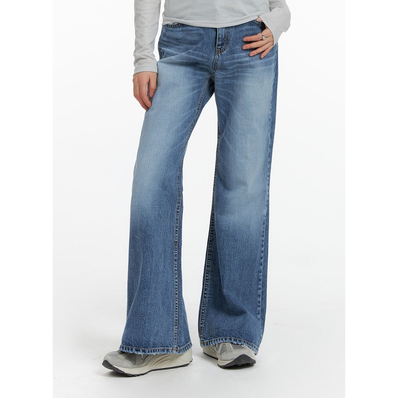 Light Wash Bootcut Jeans CF422