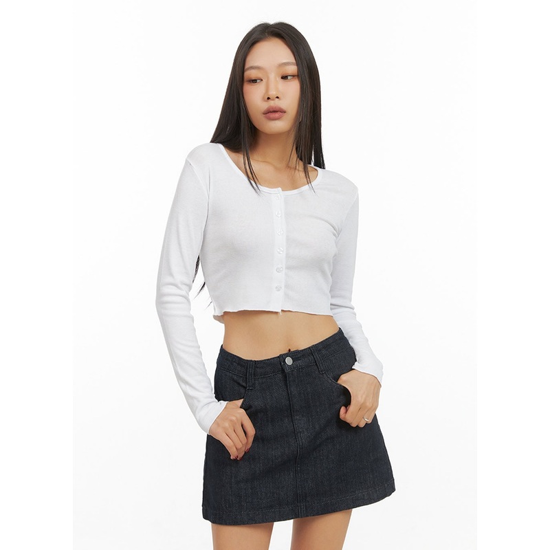 Buttoned U-Neck Crop Top IS427