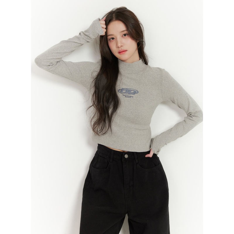 Chic Graphic Crop Turtleneck ON429