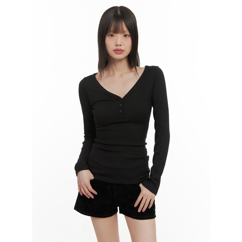Slim-Fit Buttoned V-Neck Top CD425