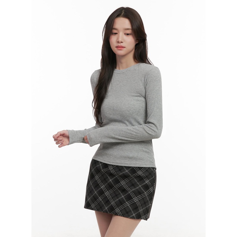 Essential Slim-Fit Long-Sleeve Top IJ510