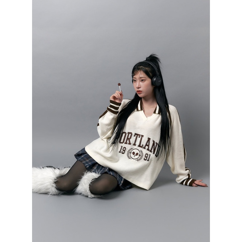 Portland Embroidered Collared Sweater CJ516