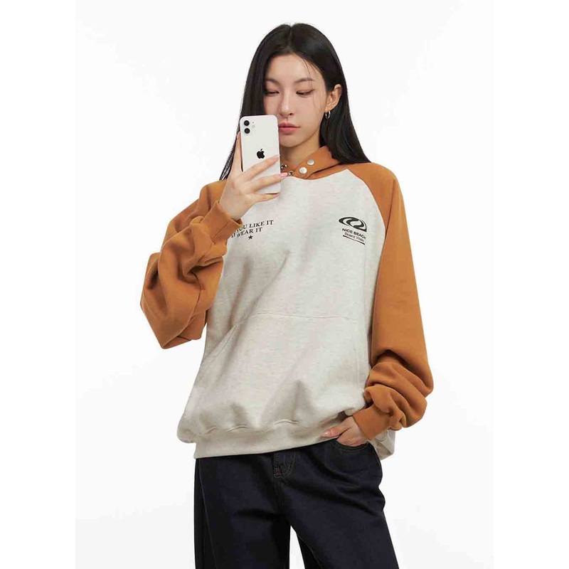 Small Graphic Print Snap Button Hoodie IJ503