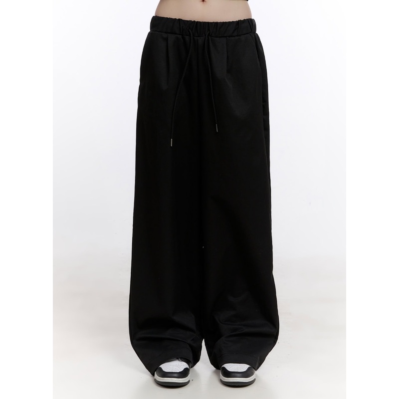 Essential Wide-Fit Sweatpants CF511